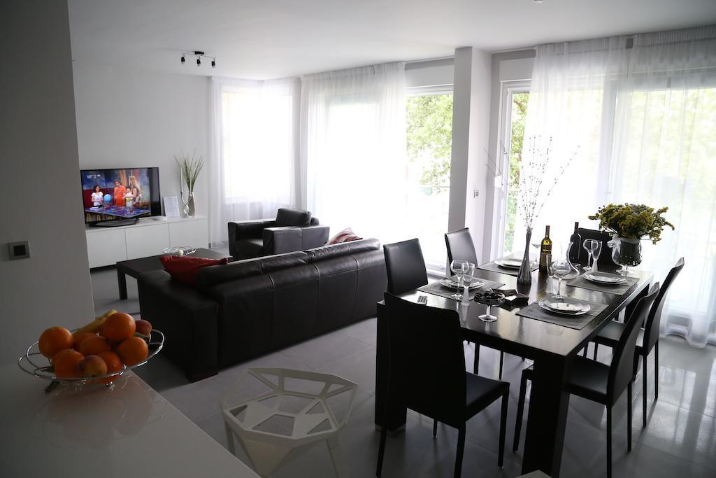 פודסטראנה Beach Apartments Dumicic מראה חיצוני תמונה