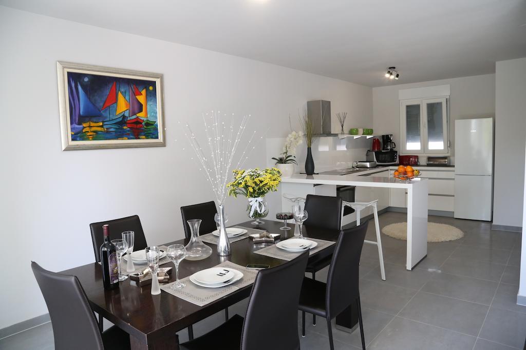 פודסטראנה Beach Apartments Dumicic מראה חיצוני תמונה